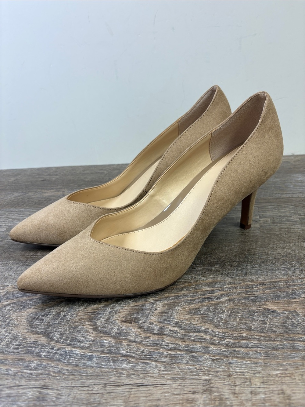 Kelly & Katie Classic Pointed Toe Suede Pumps – Taupe – Size 9½ – Like New